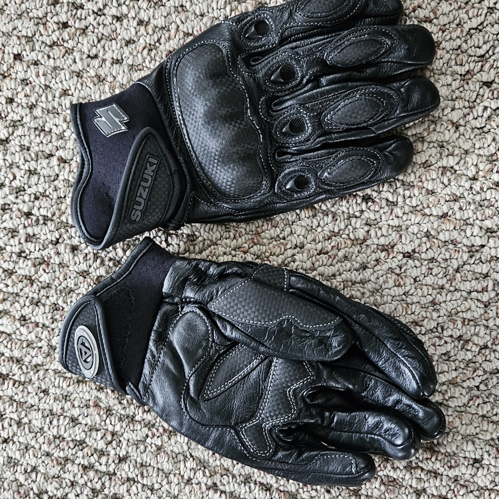 New - AGV Sport, Suzuki, Leather & Carbon Fibre Knuckle Motorcycle Gloves - sz L